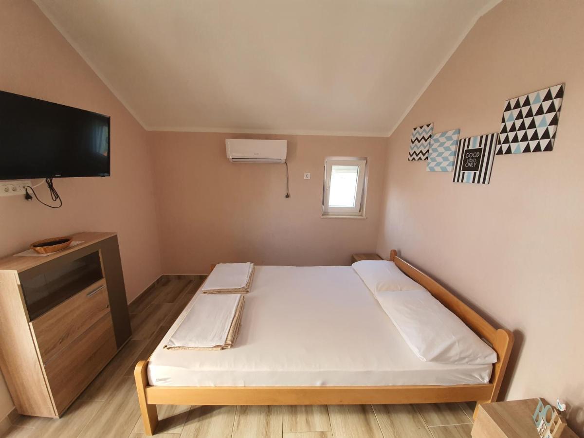 Apartments Bellavista Lustica Room photo