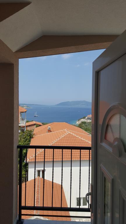 Apartments Bellavista Lustica Exterior photo